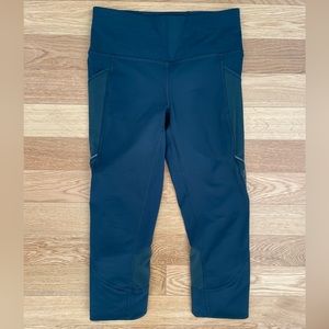 NWOT Lululemon Teal Leggings with Mesh Detail and Side Pockets - size 4